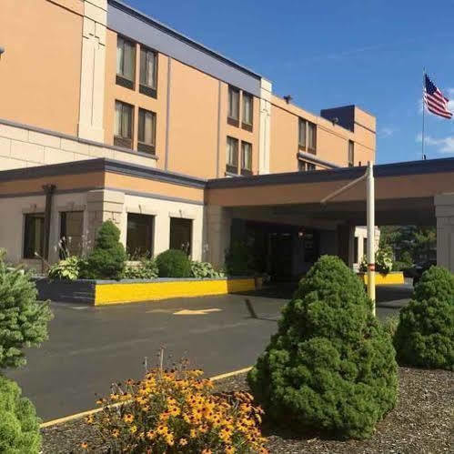 Wingate By Wyndham Fishkill Hotel Exterior photo